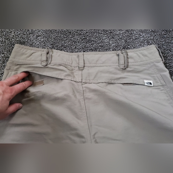 EUC The North Face Women’s Bridgeway Zip-Off Pants - Picture 5 of 12